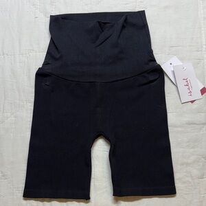 NWT Isabel Maternity by Ingrid & Isabel Black Ribbed Active Bike Shorts XS